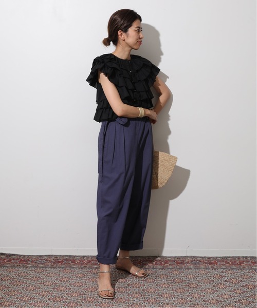 【IÉNA LA BOUCLE】日本製 小花柄 フリルカラー ブラウス 黒 IENA LA BOUCLE（イエナラブークル） シャツ ブラウス コットンフリル
