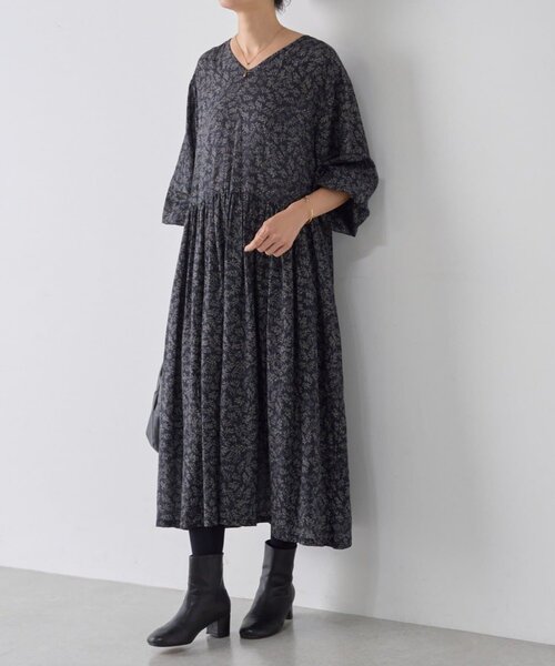 BEARDSLEY ワンピース リーフプリントギャザーワンピース