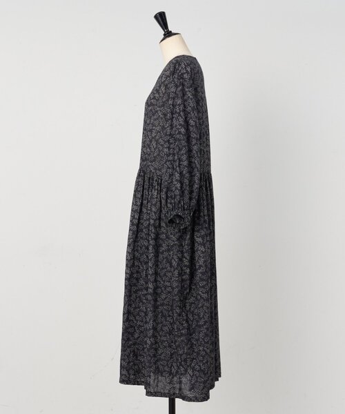 BEARDSLEY ワンピース リーフプリントギャザーワンピース