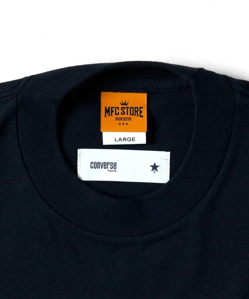 礼真琴　さん　着用　CONVERSE TOKYO Tシャツ　フリー（Mサイズ） NECK LOGO PRINT TEE｜CONVERSE TOKYO (コンバーストウキョウ