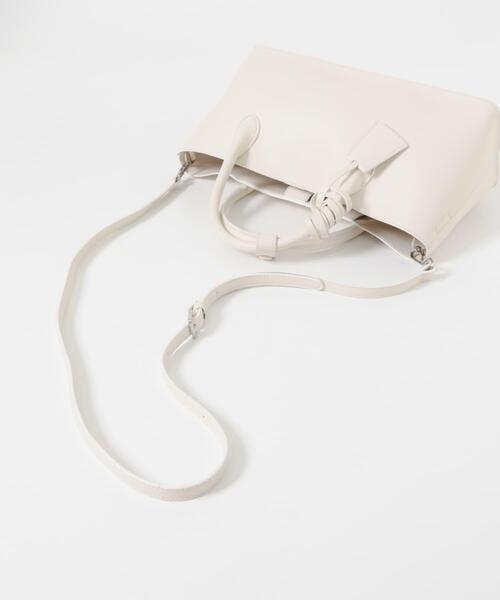 *-*ホワイト ハンドバッグ*-*~~~ KBF（ケービーエフ） ハンドバッグ チャーム付きワイドボックスBAG