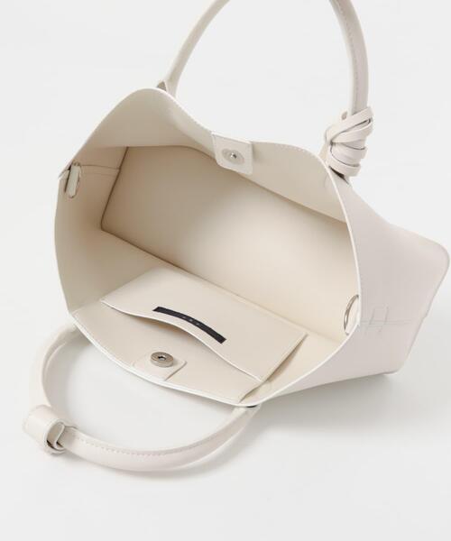 新品 ホワイト ハンドバッグ KBF（ケービーエフ） ハンドバッグ チャーム付きワイドボックスBAG