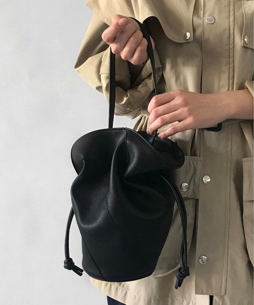 Le Vernis ハンドバッグ LE VERNIS(ル・ベルニ)Flare drawstring