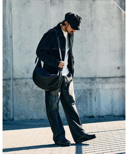 ショルダーバッグ big crescent moon bag メンズの画像