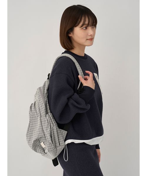 emmi バッグパック　リュック美品！ ONLINE限定カラー】eco 撥水ギャザーボディーバックパック