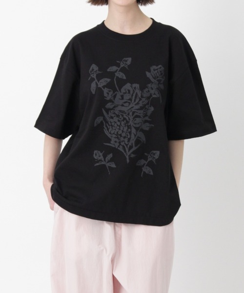tシャツ 5．6オンスコットン天竺ローズモチーフプリントTシャツ レディースの画像