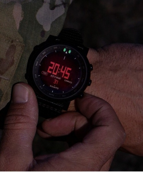 【受付終了】腕時計：SUUNTO CORE Amazon.co.jp: スント(SUUNTO) スント コア ブラックレッド(SUUNTO