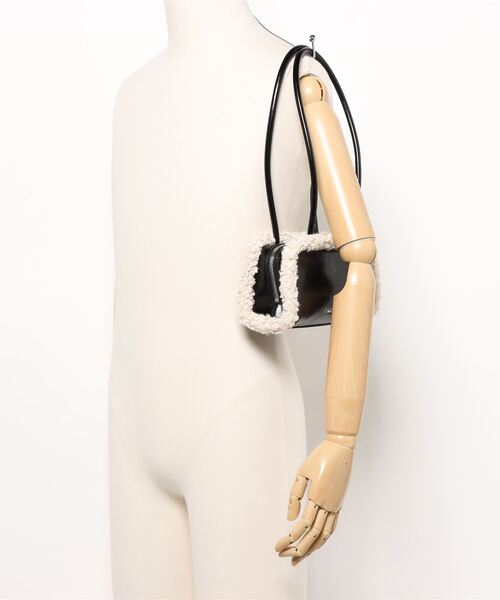 CHARLES & KEITH◆Donna ファートリム バックパック◆送料込 CHARLES ＆ KEITH ショルダーバッグ バッグ ファートリム イロン