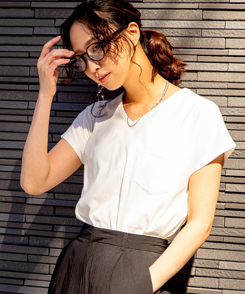 tシャツ 「汗ジミ防止＆UVカット」さらっと1枚で決まる！大人の品と機能が光るVネックTシャツ！フレンチスリーブで華奢見えを叶えながら、快適な着心地と | MILLION CARATS | 22