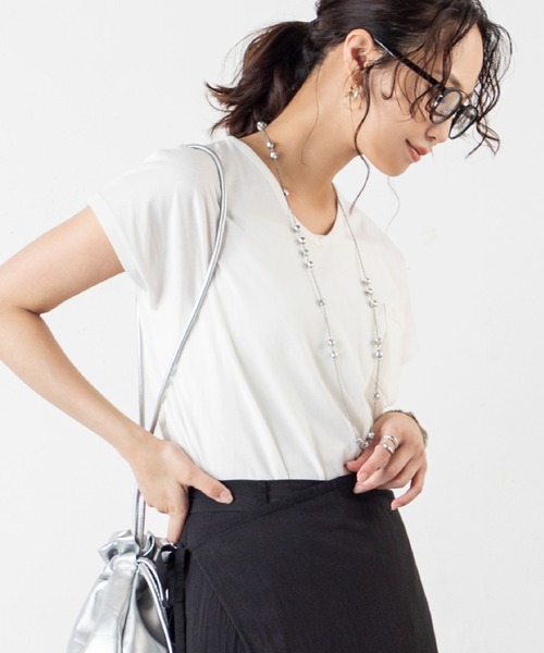 tシャツ 「汗ジミ防止＆UVカット」さらっと1枚で決まる！大人の品と機能が光るVネックTシャツ！フレンチスリーブで華奢見えを叶えながら、快適な着心地と | MILLION CARATS | 23