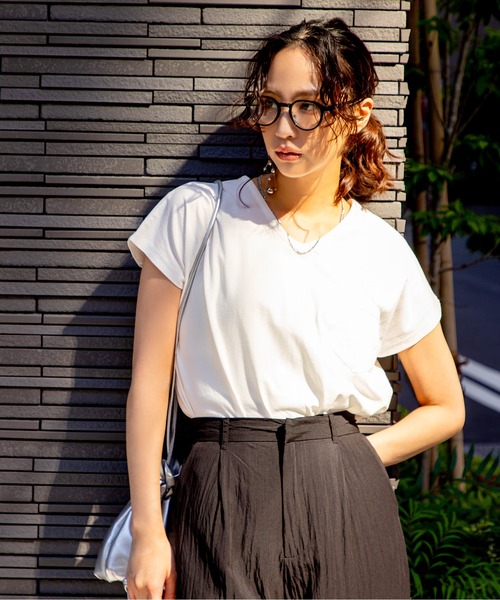 tシャツ 「汗ジミ防止＆UVカット」さらっと1枚で決まる！大人の品と機能が光るVネックTシャツ！フレンチスリーブで華奢見えを叶えながら、快適な着心地と | MILLION CARATS | 26