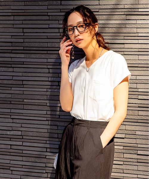 tシャツ 「汗ジミ防止＆UVカット」さらっと1枚で決まる！大人の品と機能が光るVネックTシャツ！フレンチスリーブで華奢見えを叶えながら、快適な着心地と | MILLION CARATS | 28