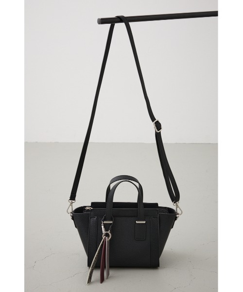 黒色 ショルダーバッグ チャーム AZUL BY MOUSSY（アズールバイマウジー） ショルダーバッグ バッグ