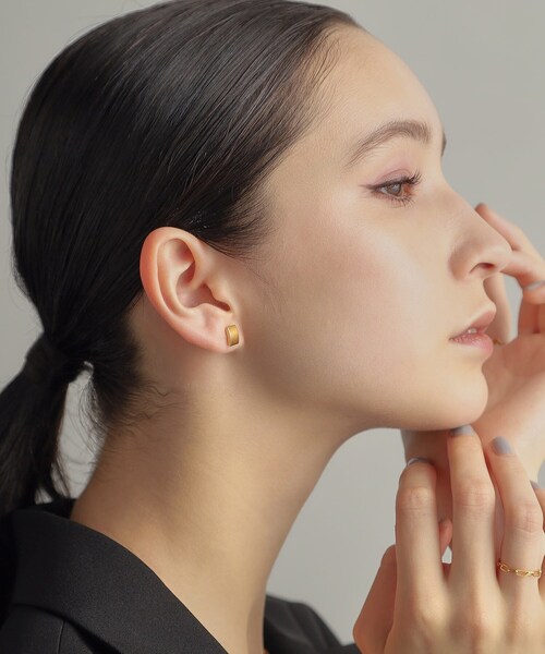 COCOSHNIK（ココシュニック） ピアス シルバー シールドシェイプ