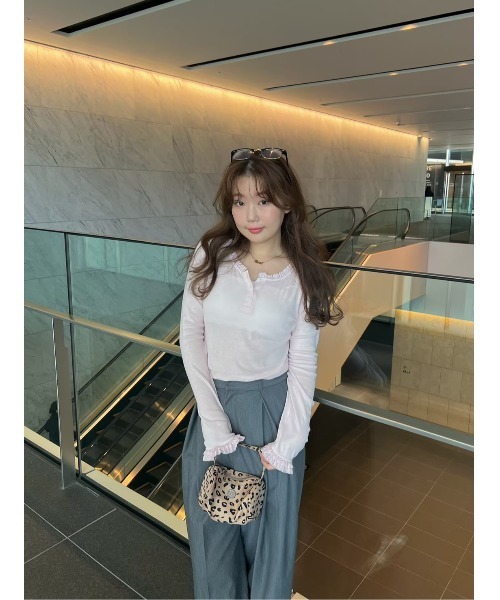 LILY BROWN（リリーブラウン） ヘンリーネック tシャツ バックオープン