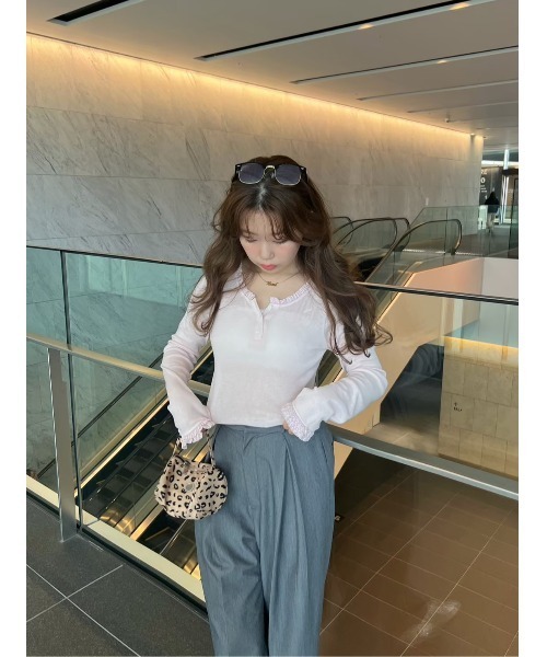 LILY BROWN（リリーブラウン） ヘンリーネック tシャツ バックオープン