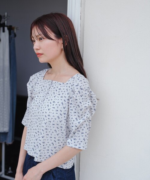 Kastane（カスタネ） tシャツ 小花柄ヘンリースクエアプルオーバー