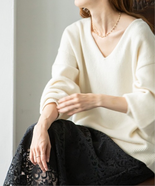 美品♡Noble ホワイト Vネックセーター 長袖 ワイドVネックプルオーバー（ニット／セーター）｜NOBLE（ノーブル）の