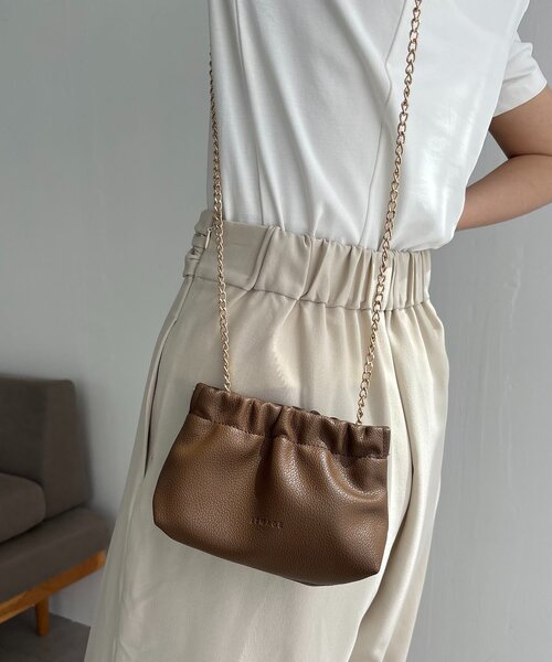 CAPRICIEUX LE