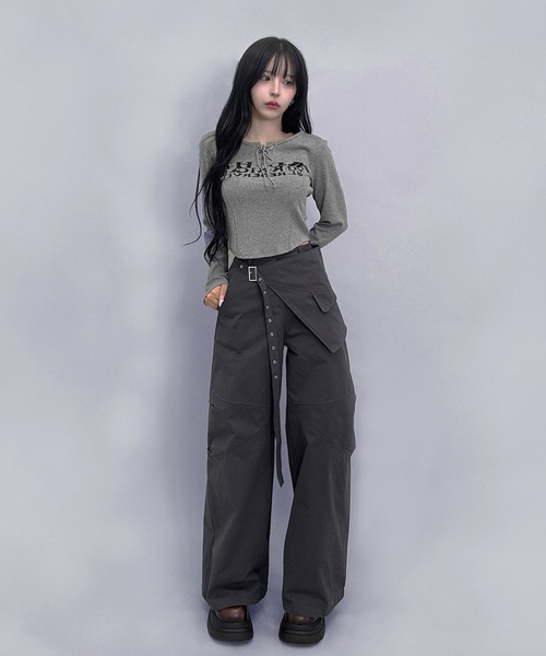 FOLLOWIN（フォロウィン） tシャツ Y2Kロゴプリントレースアップ