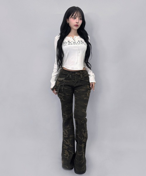 FOLLOWIN（フォロウィン） tシャツ Y2Kロゴプリントレースアップ