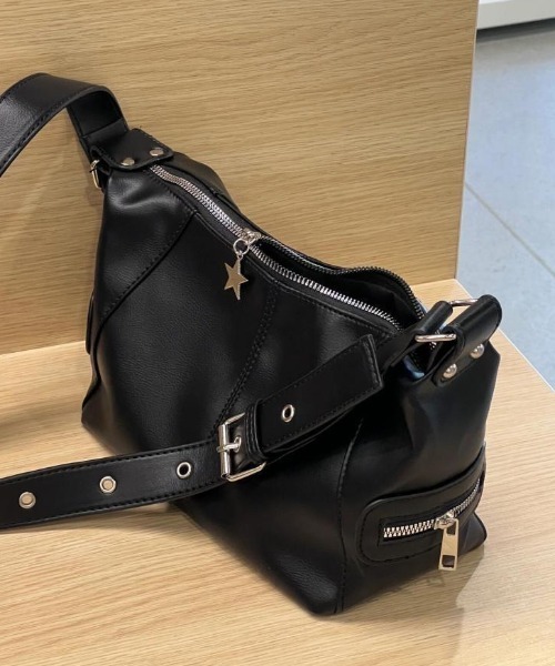 B.R.U ショルダーバッグ フェイクレザースターチャームバッグ メンズ