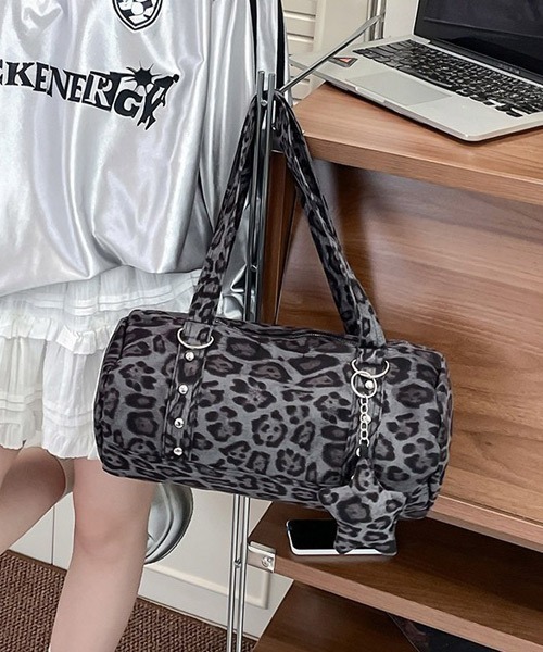 Ressaca（レサーカ） ボストンバッグ 星型チャーム付きカモフラージュ