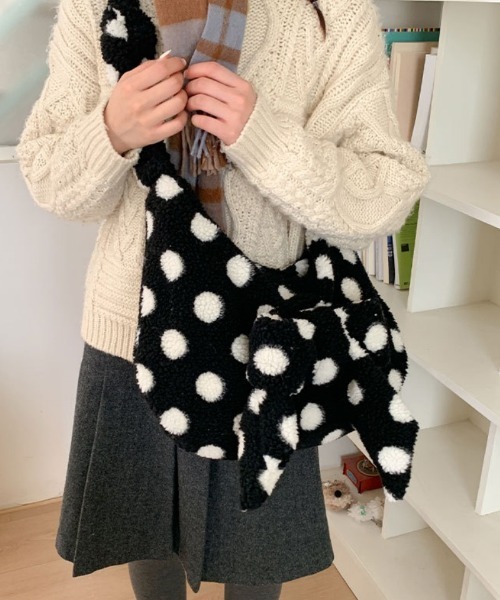 YOUTHBATH x Oliwa ショルダーバッグ　ドット柄　韓国 ショルダーバッグ バッグ ドット柄ボアリボンショルダーバッグ