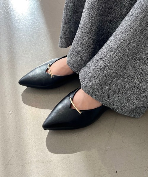 パンプス ＼ WEB限定 ／ ライン メタル パーツ シンプル ポインテッドトゥ パンプス /55304の画像
