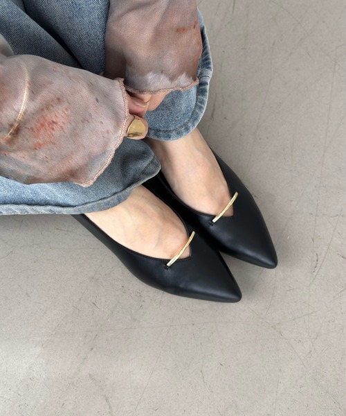 パンプス ＼ WEB限定 ／ ライン メタル パーツ シンプル ポインテッドトゥ パンプス /55304の画像
