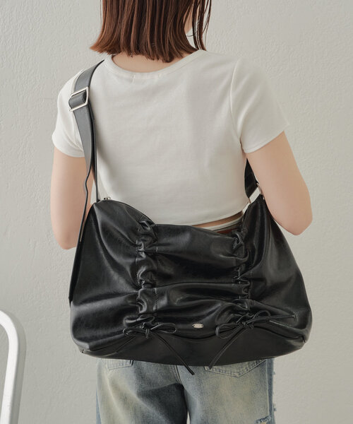 【新品未使用】希少デザイン キャリーネスト BIGBAG ショルダー A4 黒 Chico ショルダーバッグ バッグ 「A4対応/PC対応」ドロスト