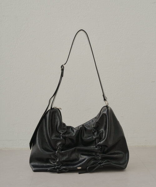 【新品未使用】希少デザイン キャリーネスト BIGBAG ショルダー A4 黒 Chico ショルダーバッグ バッグ 「A4対応/PC対応」ドロスト