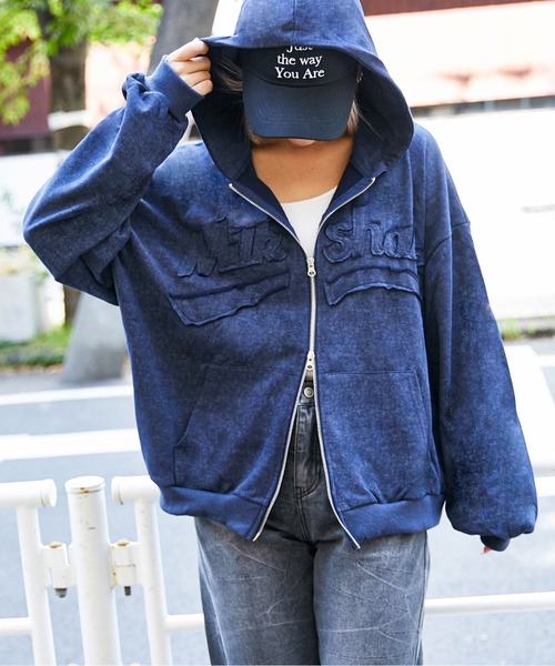 パーカー 「ロゴ刺繍」ピグメントZIPパーカー／立体デザイン