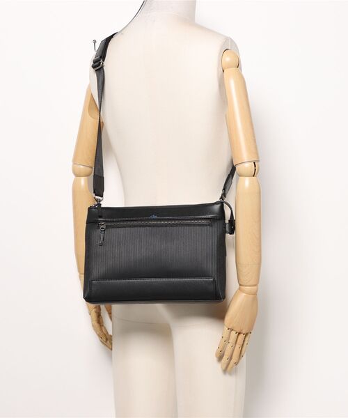 現行品　超美品　LANVIN ショルダーバッグ　手持ち　牛革　柔らかい　超軽量 LANVIN en Bleu ランバンオンブルー Rate レイト ボディバッグ ワン