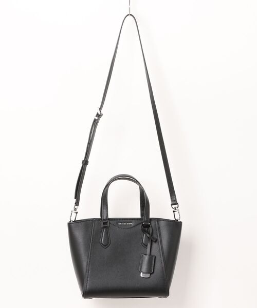 クロスボディバッグ 黒 ブライドルレザー 新品　オールブラック　お財布型バッグ MICHAEL KORS（マイケルコース） ショルダーバッグ バッグ TARYN