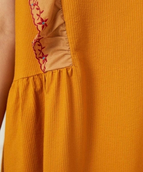ワンピース Hiedra 刺繍フリル付きノースリーブワンピースの画像