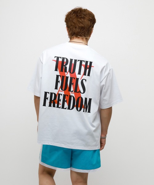 VANQUISH（ヴァンキッシュ） tシャツ Truth Fuels Freedom 半袖Tシャツ