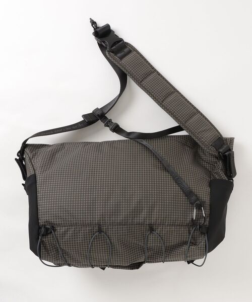 and wander（アンドワンダー） ショルダーバッグ ocean rip messenger