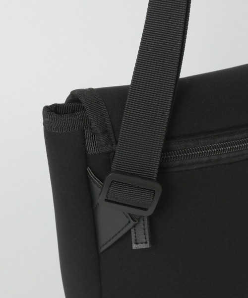 LAKOLE（ラコレ） ショルダーバッグ ネオプレンバックルミニショルダー