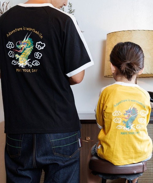 d.i.a 新品タグ付き　ドラゴンデザイン 半袖Tシャツ MAKE YOUR DAY（メイクユアデイ） tシャツ ドラゴンスカジャン風半袖T