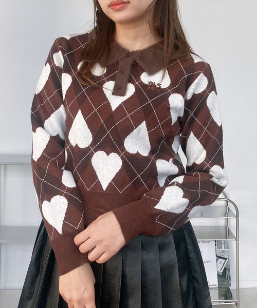 AS KNOW AS（アズノゥアズ） ニット セーター衿フェザー ワンポイント