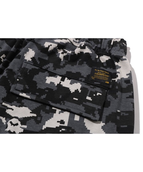 スウェットパンツ ジャージ MULTI PIXEL CAMO BAPE STA LOGO CARGO RELAXED FIT SWEAT SHORTSの画像