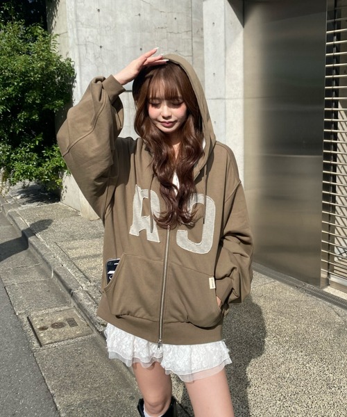 Ray Cassin（レイカズン） パーカー ロゴワッペンフードジップパーカー