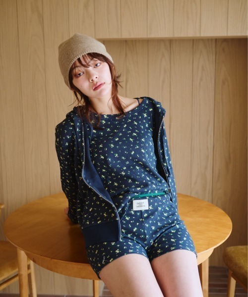 common gull products. パンツ 小さなお花畑のワッフルショートパンツ