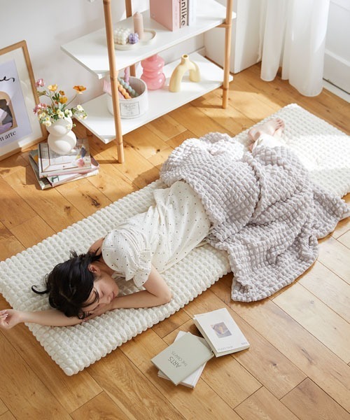 ラグ ラグマット ソファーマットにもなるごろ寝マット ぽこぽこ