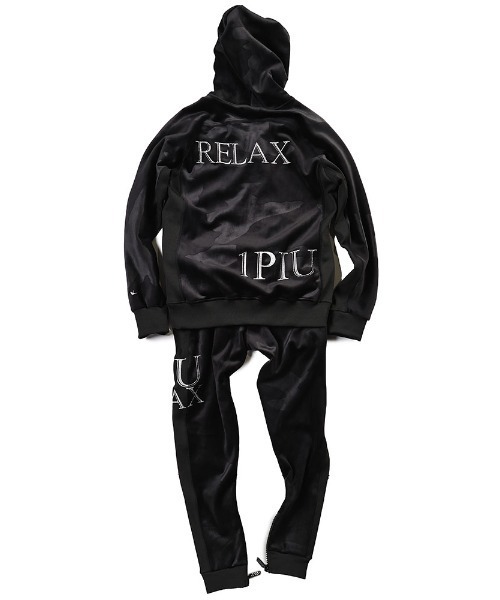 未使用　1PIU1UGUALE3 RELAX セットアップ　ブラック 1PIU1UGUALE3 RELAX セットアップ ビッグファスナー コード刺繍 綺麗