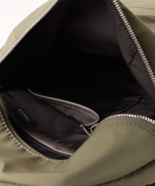 新品未使用Y'SACCS オリーブ ナイロンレザーリュック Y'SACCS（イザック） デイバック リュック 「ナイロンタフタ