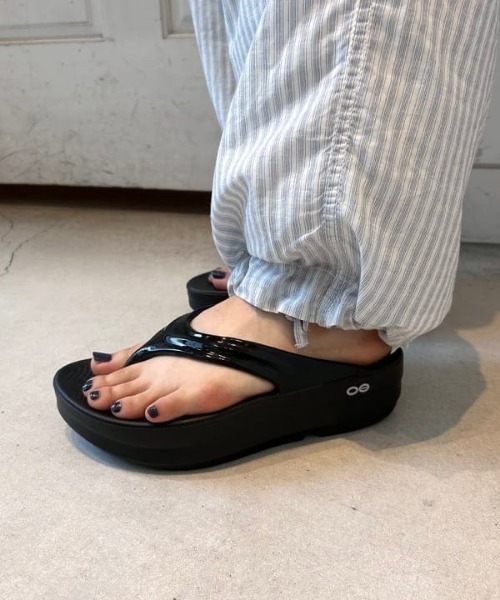 OOFOS（ウーフォス） 厚底 リカバリーサンダル スポーツサンダル