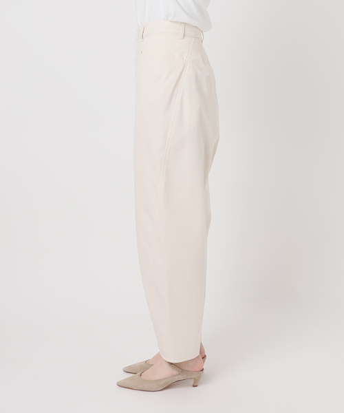 【美品】noble カーブシルエットパンツ ホワイト　38 noble 《一部店舗・WEB限定追加》カーブシルエットパンツ ホワイト38