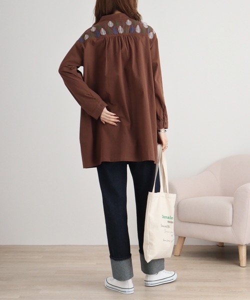 ブラウス シャツ EMAGO 落ち葉刺繍チュニックシャツ レディース EMAGO 落ち葉刺繍ﾁｭﾆｯｸｼｬﾂ（シャツ/ブラウス）｜Emago（イマゴ